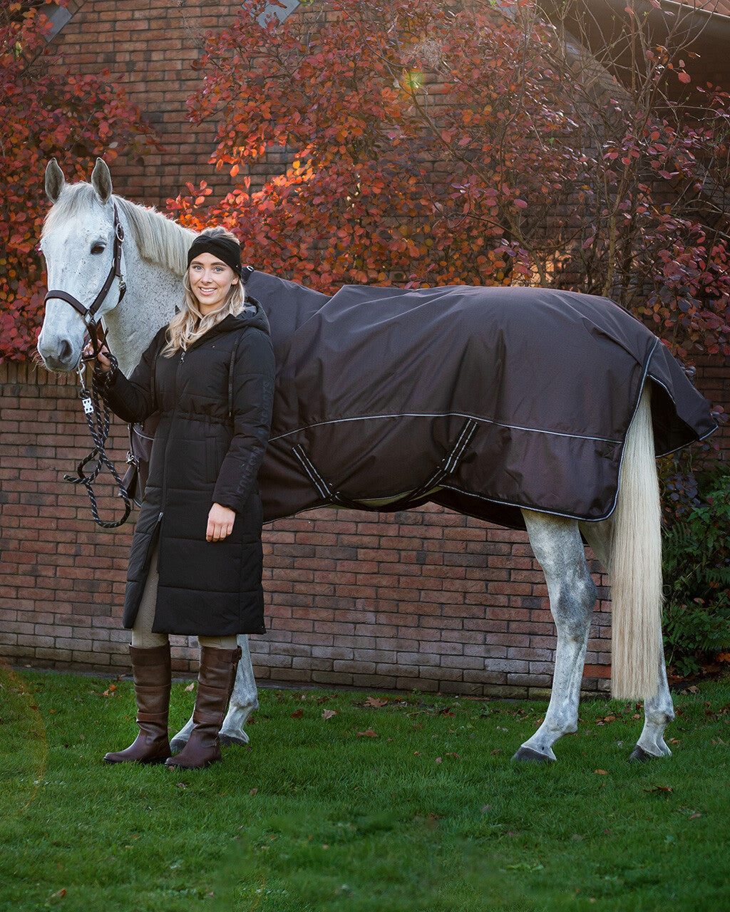 QHP 65in/165cm Fleece Lined 600D Turnout Rug