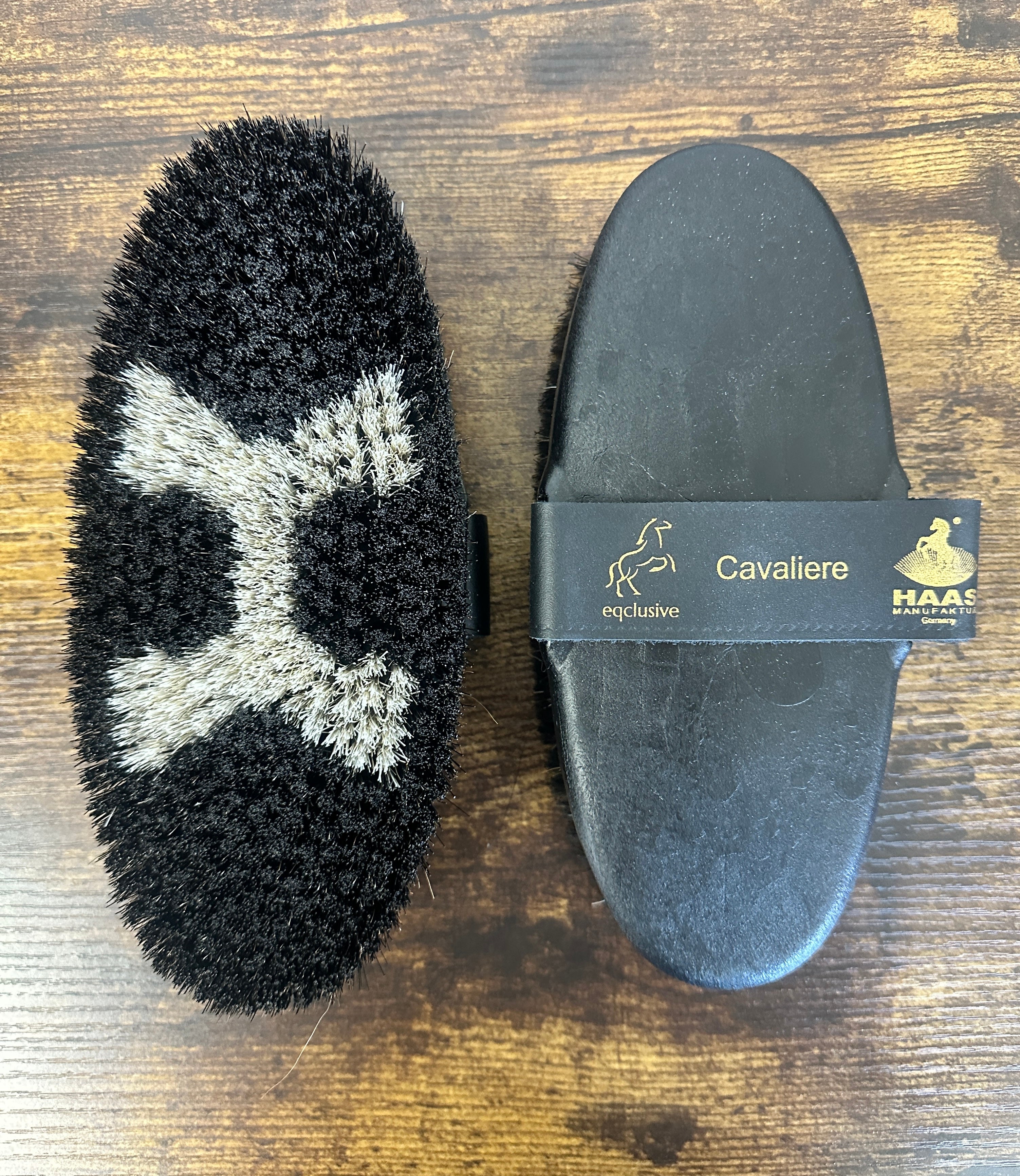 HAAS Cavaliere Grooming Brush Med-stiff