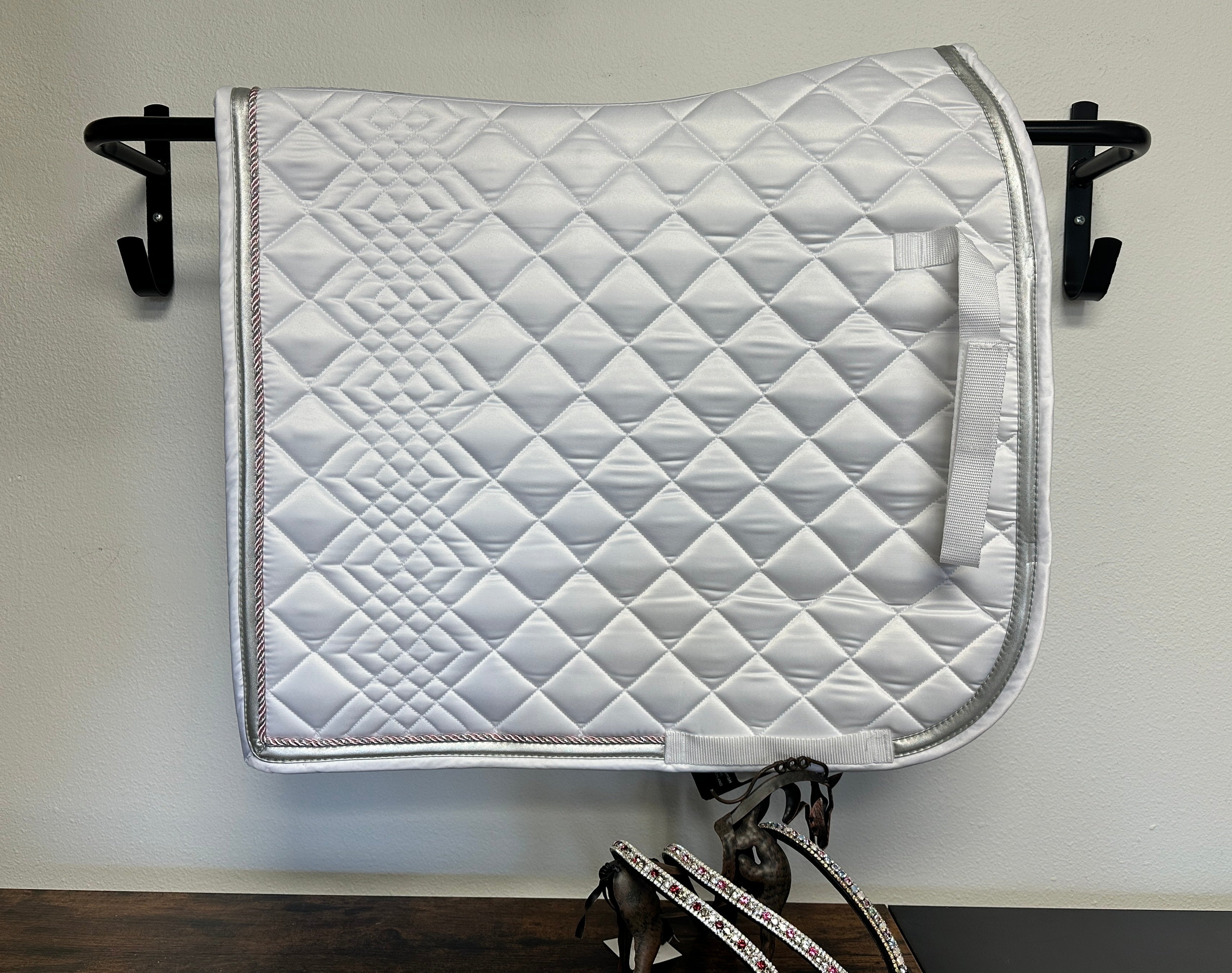 HKM Equilibrio Colare Dressage Saddle Pad full size in white