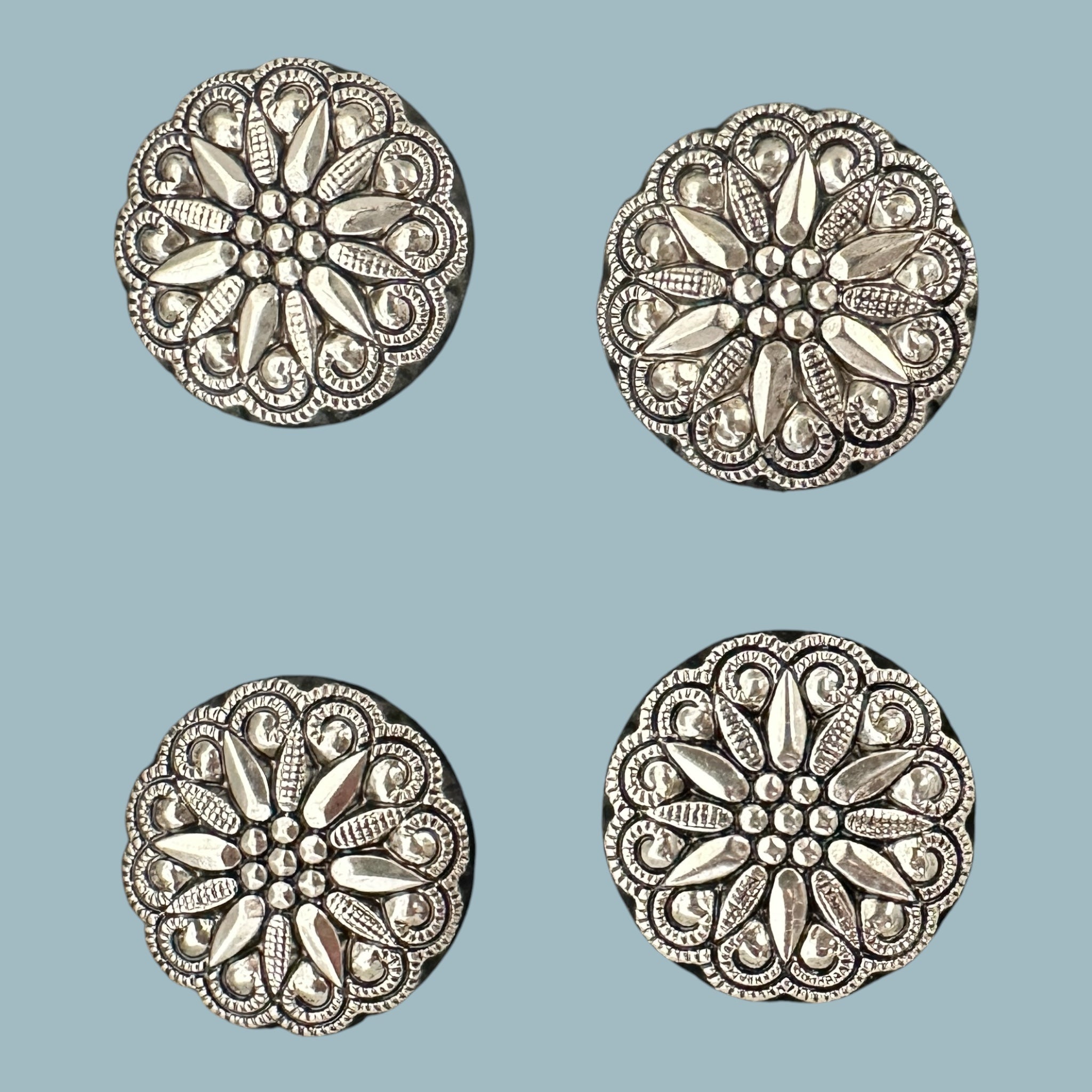 Filigree Saddle Pad Number Magnets