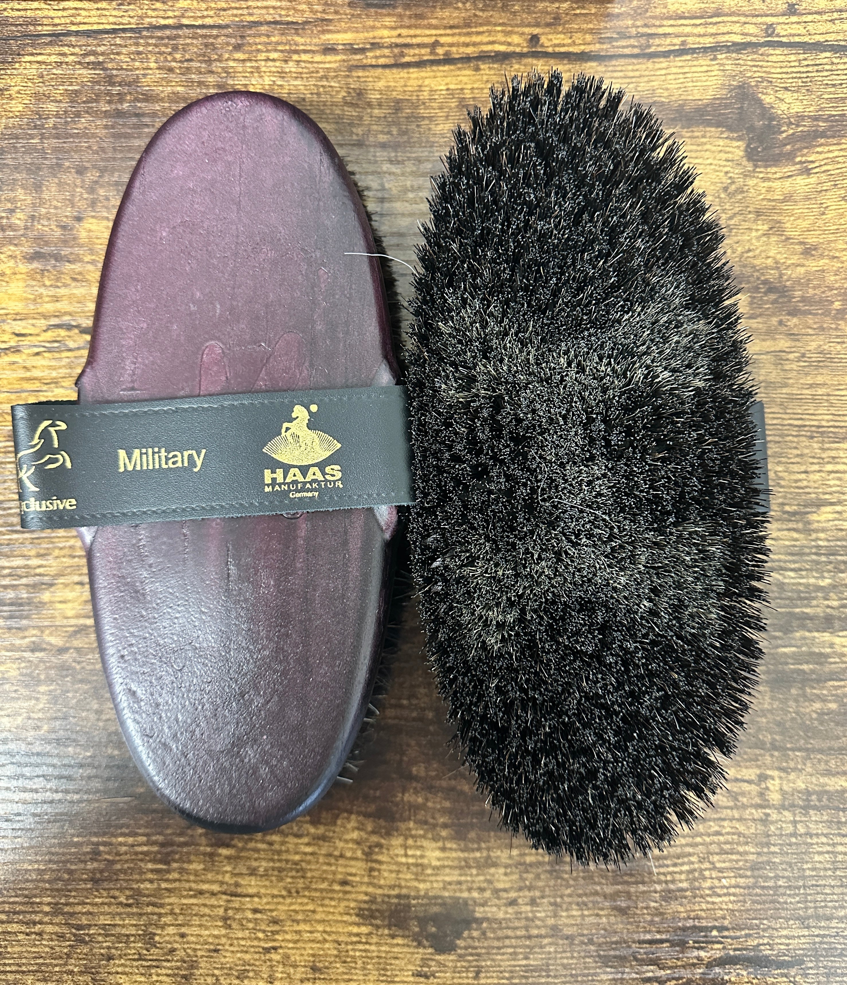 HAAS Ladies Military Brush for chestnut horses